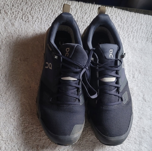 ON RUNNING Cloudwander Waterproof Hiking Shoes - Picture 2 of 5